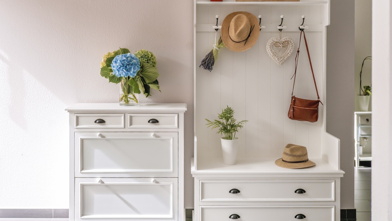 Read more about the article Efficient Home Organization Hacks for Busy Families
